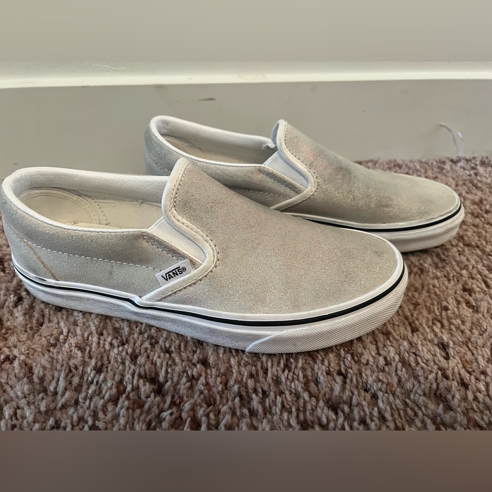 Silver Vans women’s 7.5, men’s 6